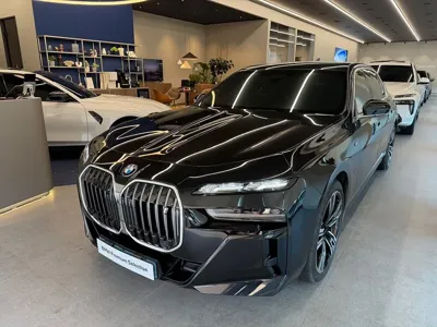 BMW i7