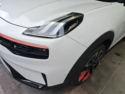 Lynk & Co 06
