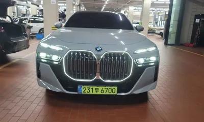 BMW i7