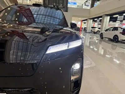 Nio ES8