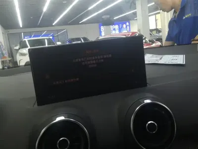 Audi Q2L e-tron