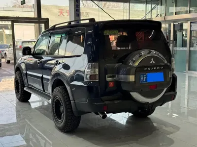 Mitsubishi Pajero (Import)
