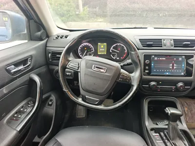 Qoros 5