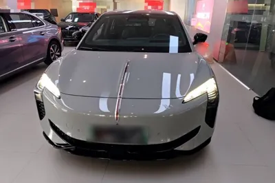 Hongqi EH7