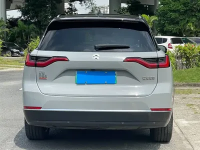 Nio ES8