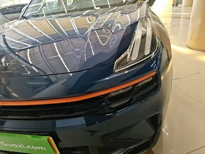 Lynk & Co 06