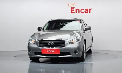 Infiniti M