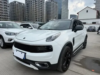 Lynk & Co 01