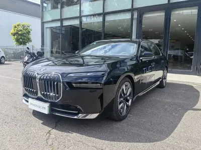 BMW i7