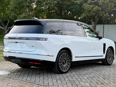 Nio ES8