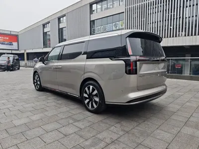 Volvo EM90