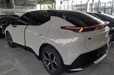 Lynk & Co Z20