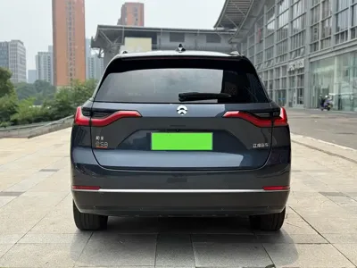 Nio ES8