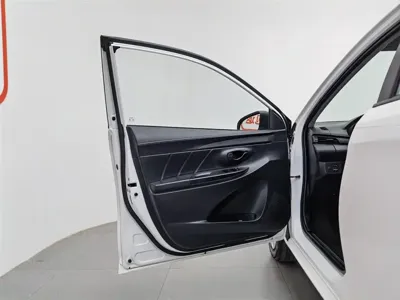 Toyota Yaris L