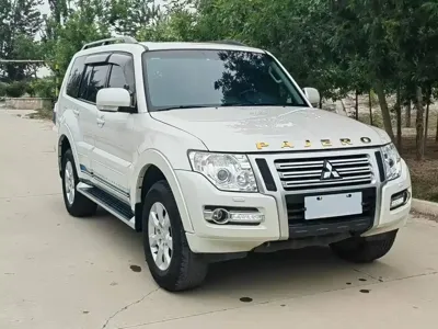 Mitsubishi Pajero (Import)