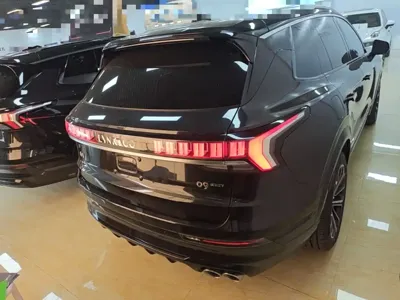 Lynk & Co 09