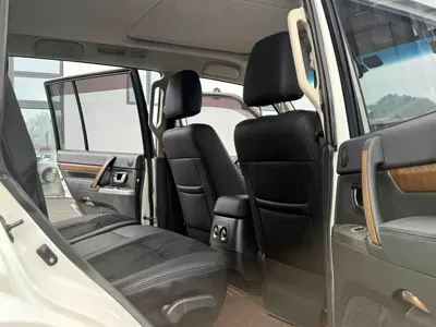 Mitsubishi Pajero (Import)
