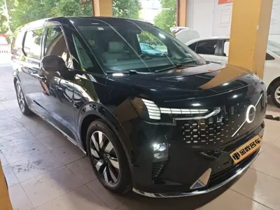Volvo EM90