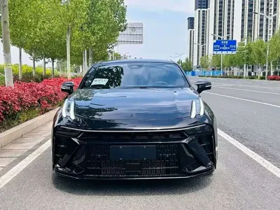 Lynk & Co 03