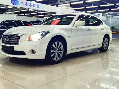 Infiniti M