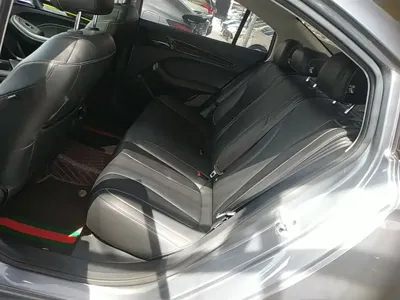 Roewe i5