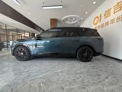 Lynk & Co 领克900
