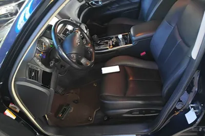 Infiniti Q70