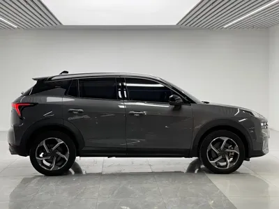 Lynk & Co 06