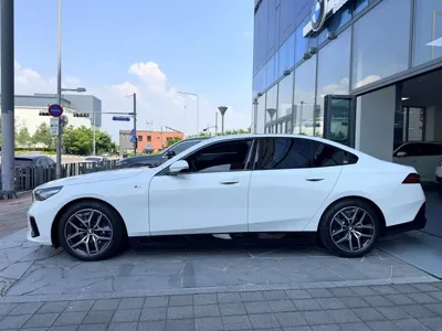 BMW i5