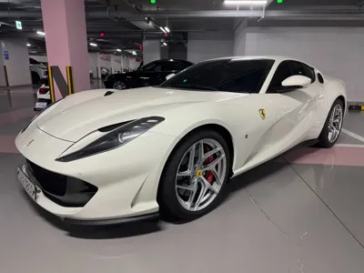 Ferrari 812