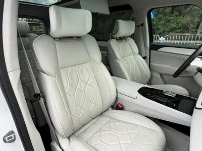 Volvo EM90