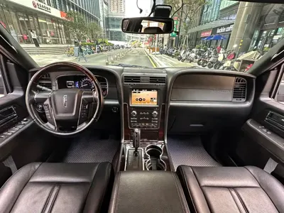 Lincoln Navigator