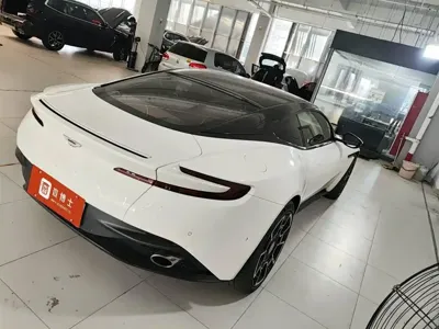 Aston Martin DB11