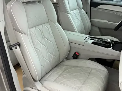 Volvo EM90