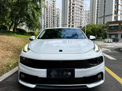 Lynk & Co 03