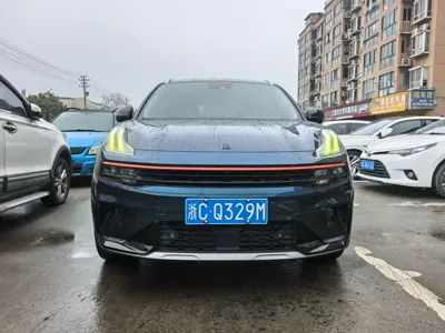 Lynk & Co 06