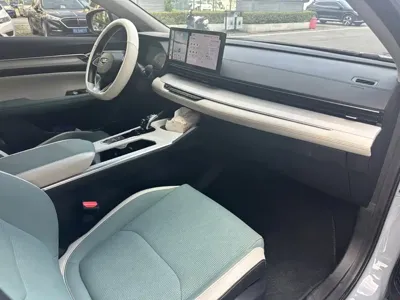 Geely L HiP