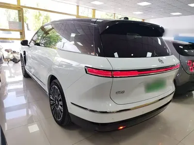 Nio ES8