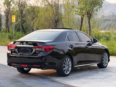 Toyota Reiz