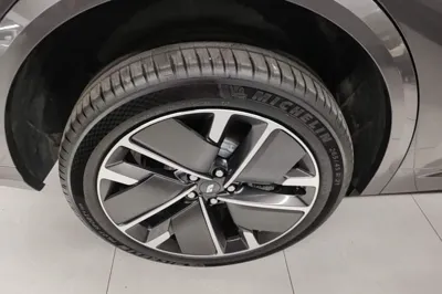 Li Auto L8