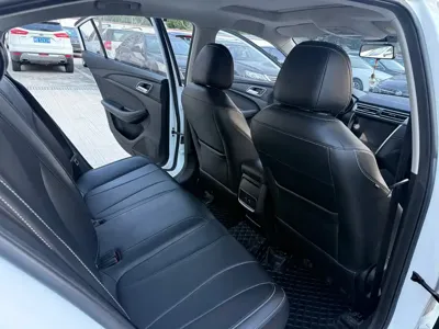 Roewe i5