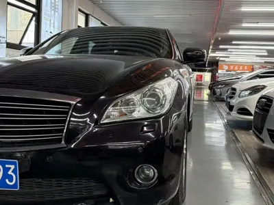 Infiniti Q70