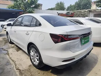 Roewe i5