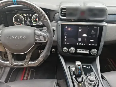 Lynk & Co 03