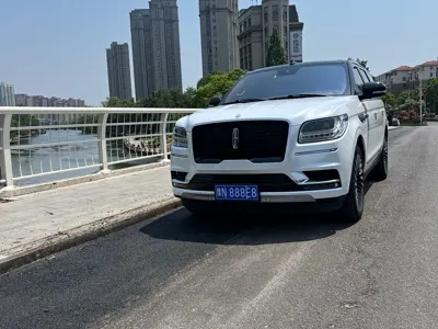 Lincoln Navigator
