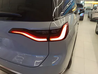 Nio ES8