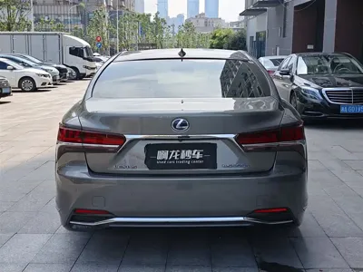 Lexus LS