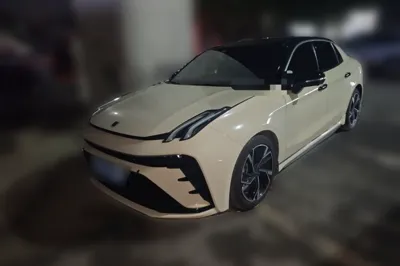 Lynk & Co 03