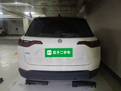 Nio ES8
