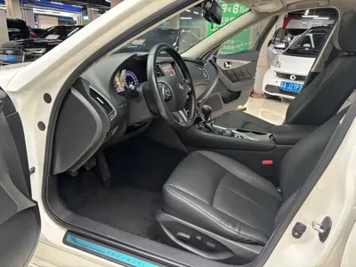 Infiniti Q50L